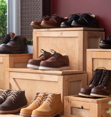 men-fashion-shoes-leather-wooden-box-shoes-store